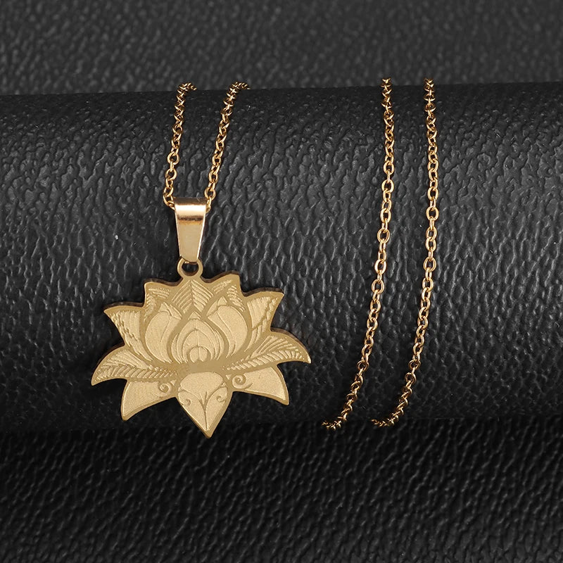 Cadena y Medallón Flor de Loto oro