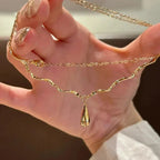 Collar Asimétrico con Colgante de Gota de Agua