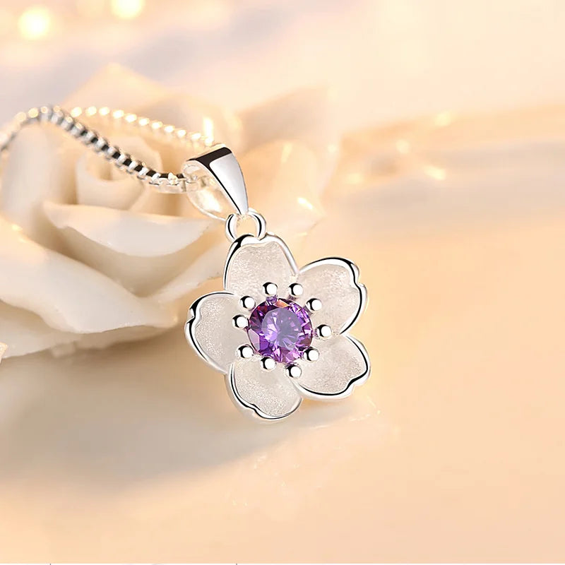 Collar con colgante de flor para mujer violeta