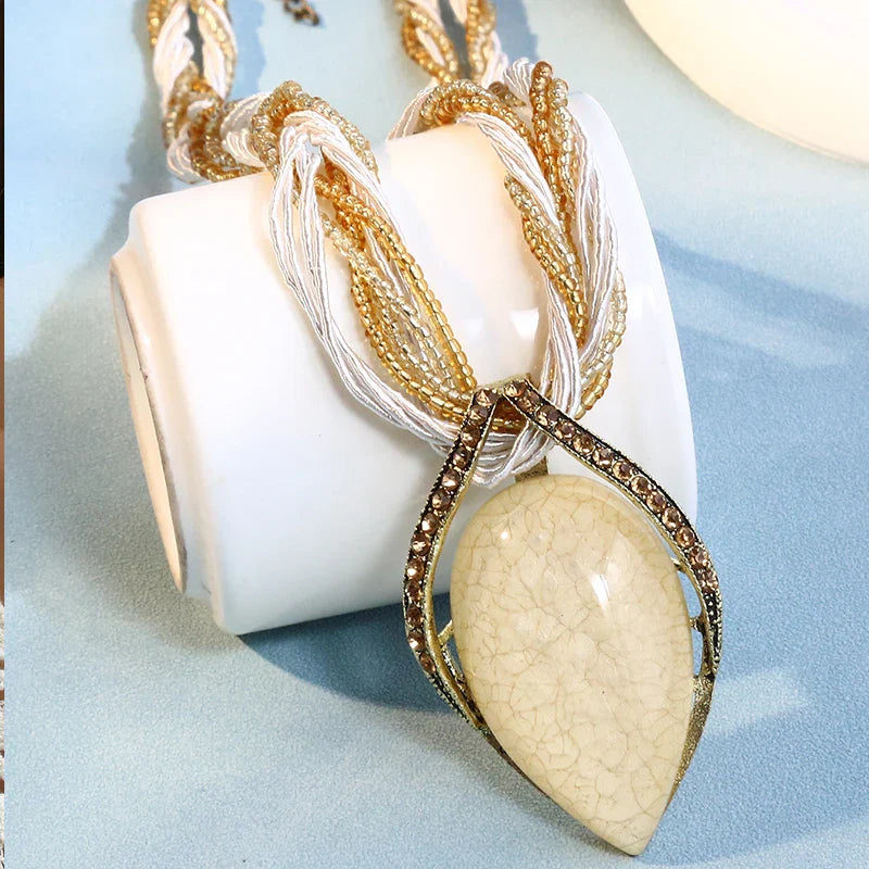 Collar con Gran Colgante de Estilo Étnico beige
