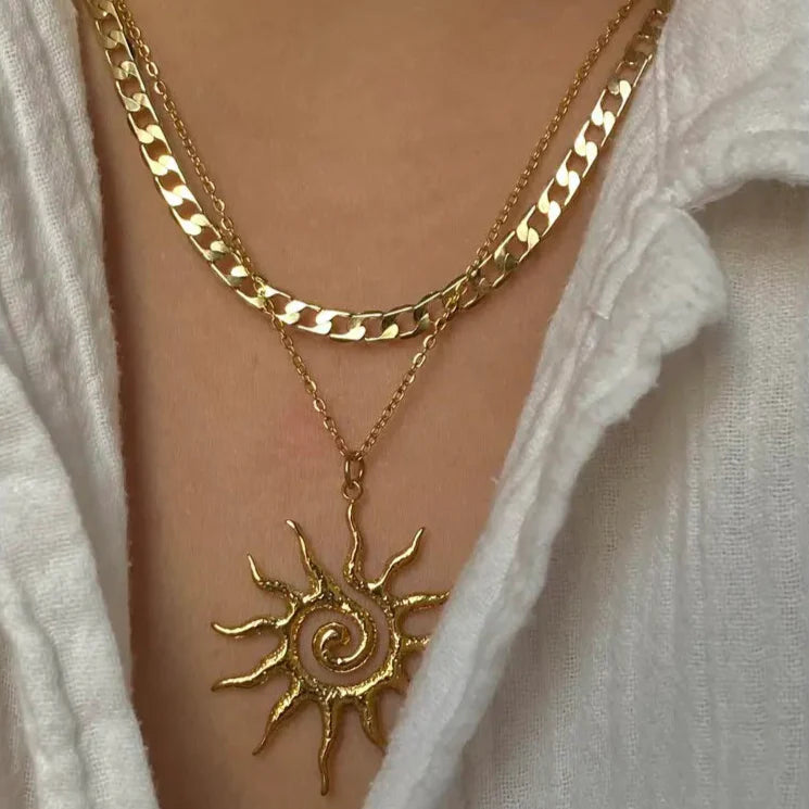 Collar con Gran Colgante Sol