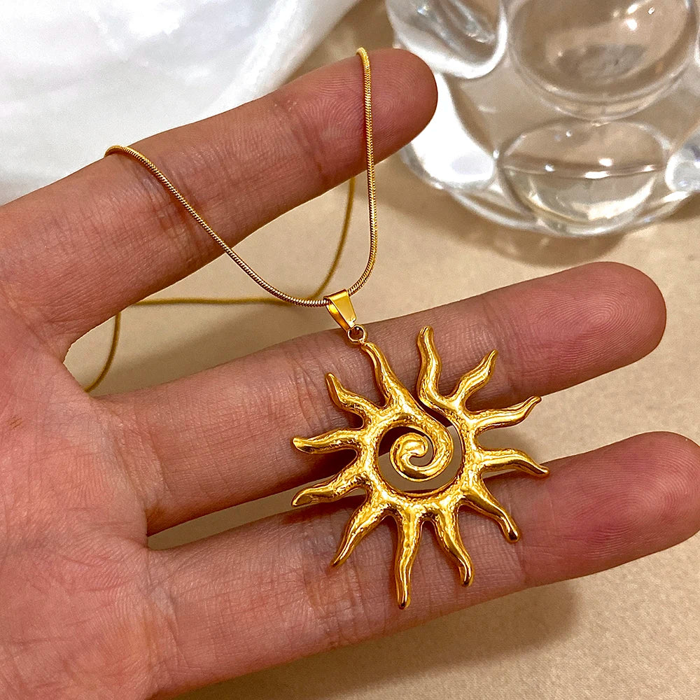 Collar con Gran Colgante Sol