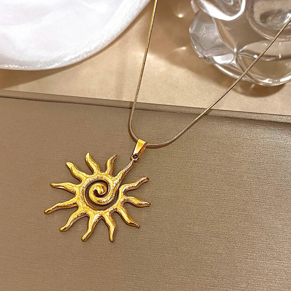 Collar con Gran Colgante Sol