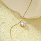 Collar con bonito colgante de corazón de piedra de luna