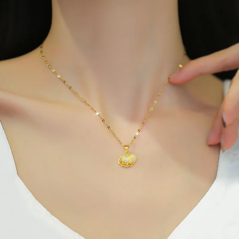 Collar Colgante Concha Vieira con Strass y Perla