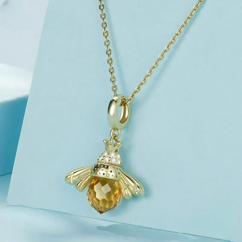 Collier avec pendentif abeille femme