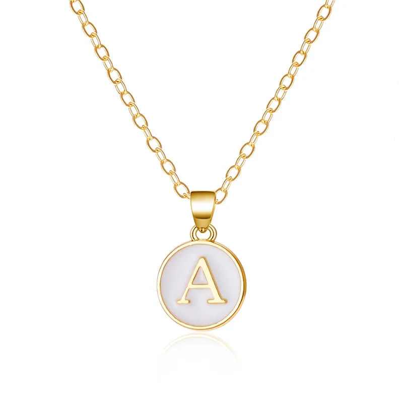 Collier avec pendentif blanc initiale - lettre