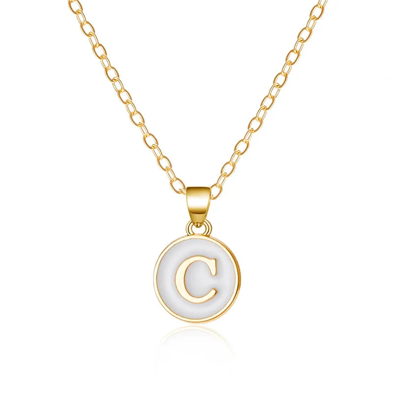 Collier avec pendentif blanc initiale - lettre