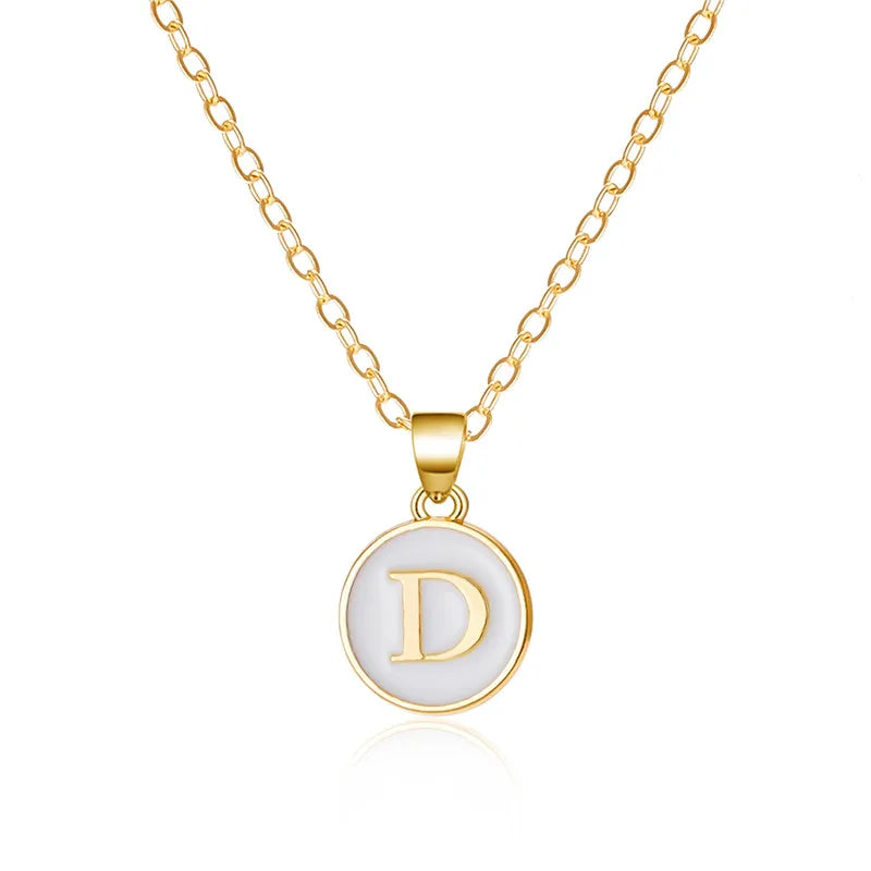Collier avec pendentif blanc initiale - lettre