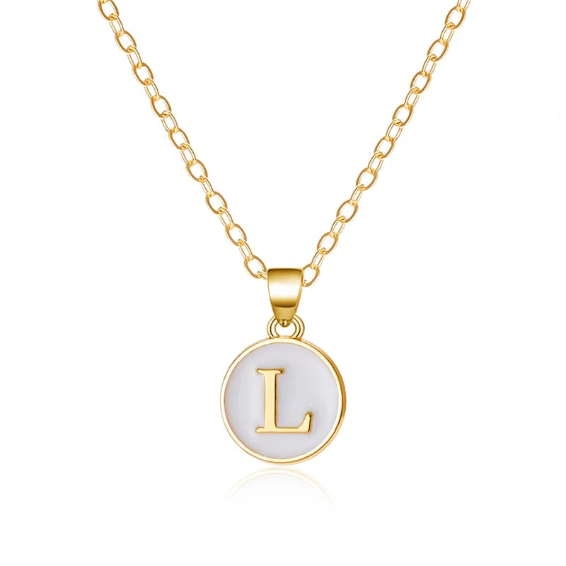 Collier avec pendentif blanc initiale - lettre
