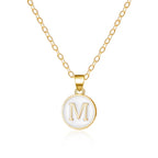 Collier avec pendentif blanc initiale - lettre