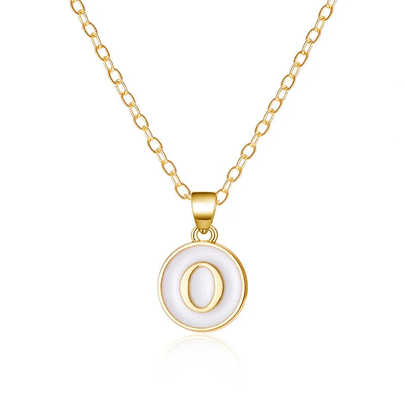 Collier avec pendentif blanc initiale - lettre