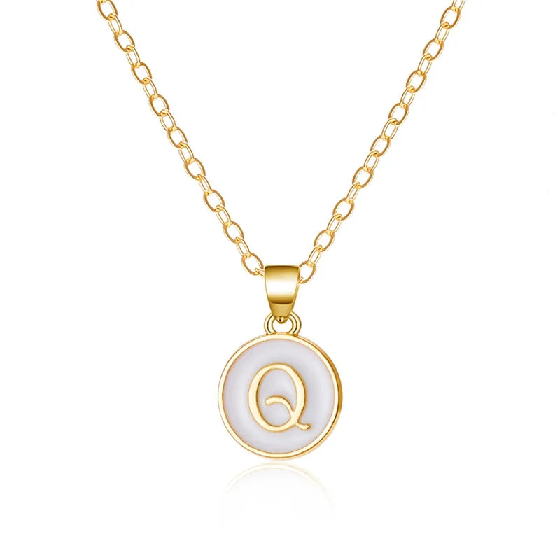 Collier avec pendentif blanc initiale - lettre