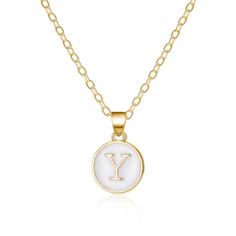 Collier avec pendentif blanc initiale - lettre