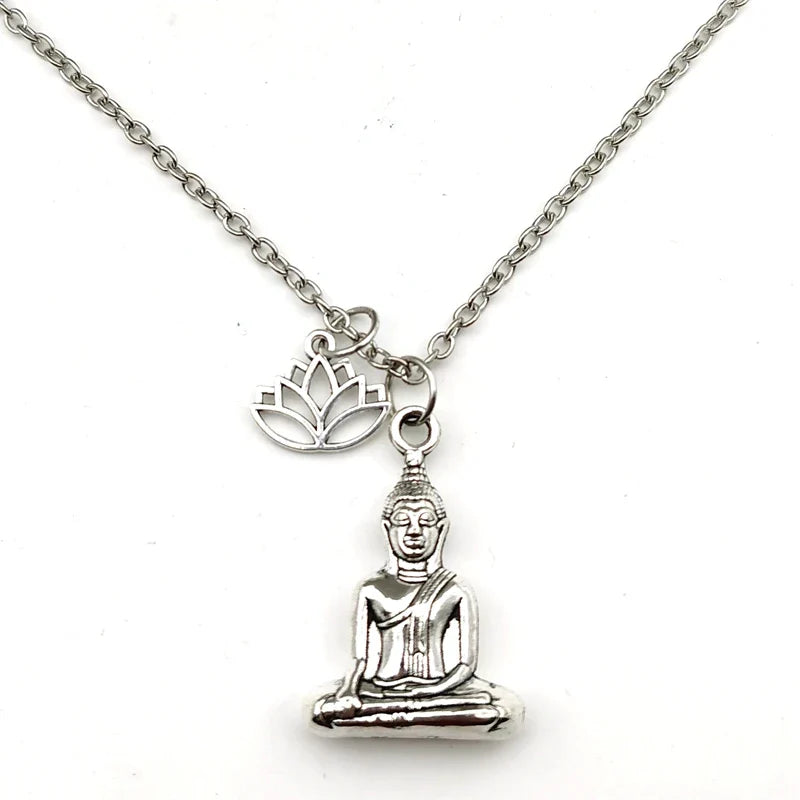 Collar con Colgante de Buda y Flor de Loto