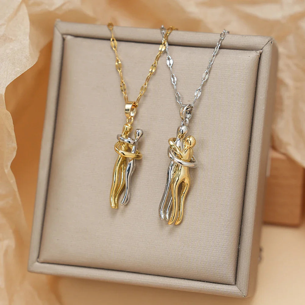 Collar con Colgante Abrazo de Amor