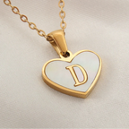 Collier avec pendentif coeur blanc initiale - lettre