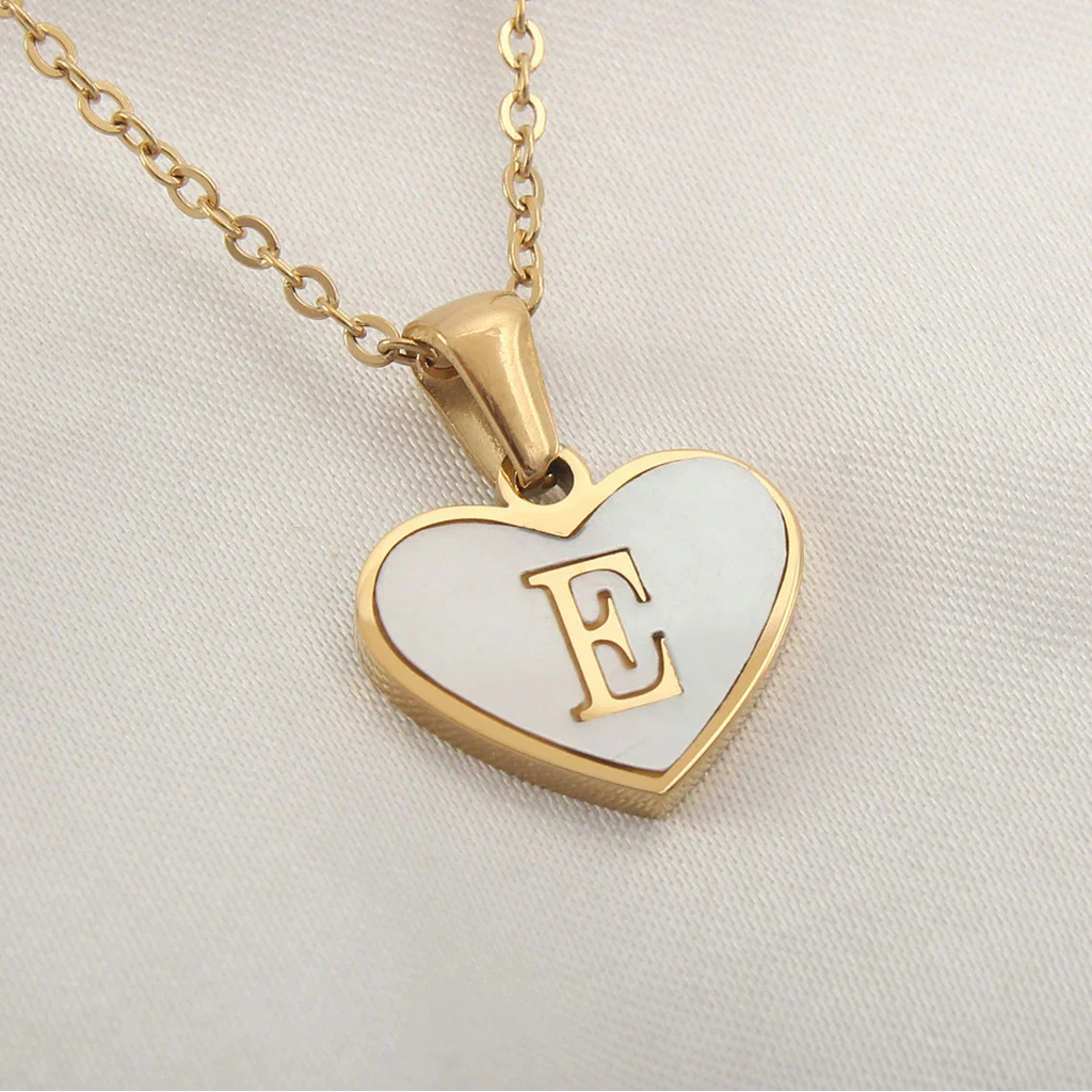 Collier avec pendentif coeur blanc initiale - lettre