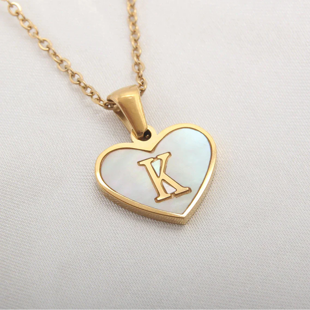 Collier avec pendentif coeur blanc initiale - lettre