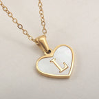 Collier avec pendentif coeur blanc initiale - lettre
