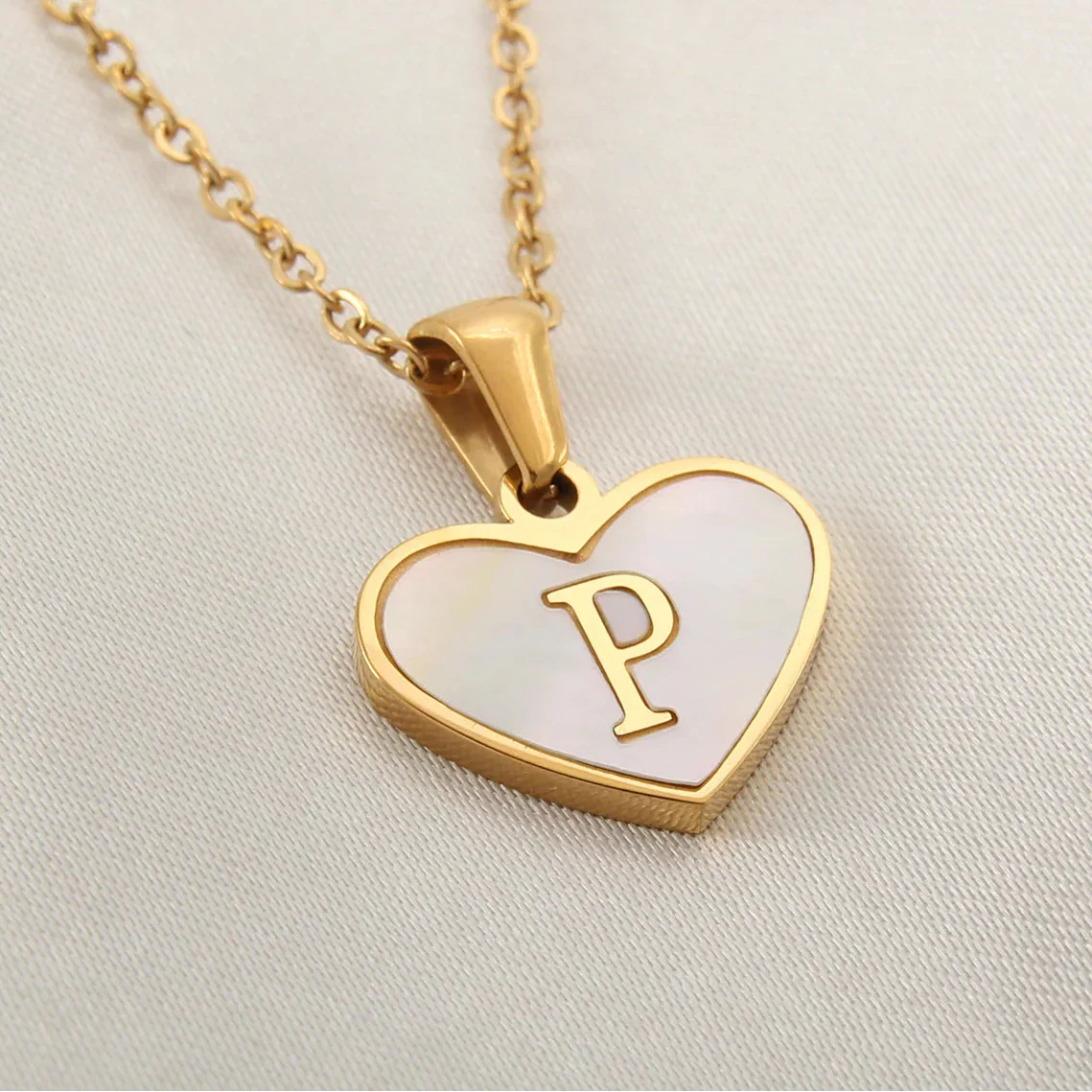 Collier avec pendentif coeur blanc initiale - lettre