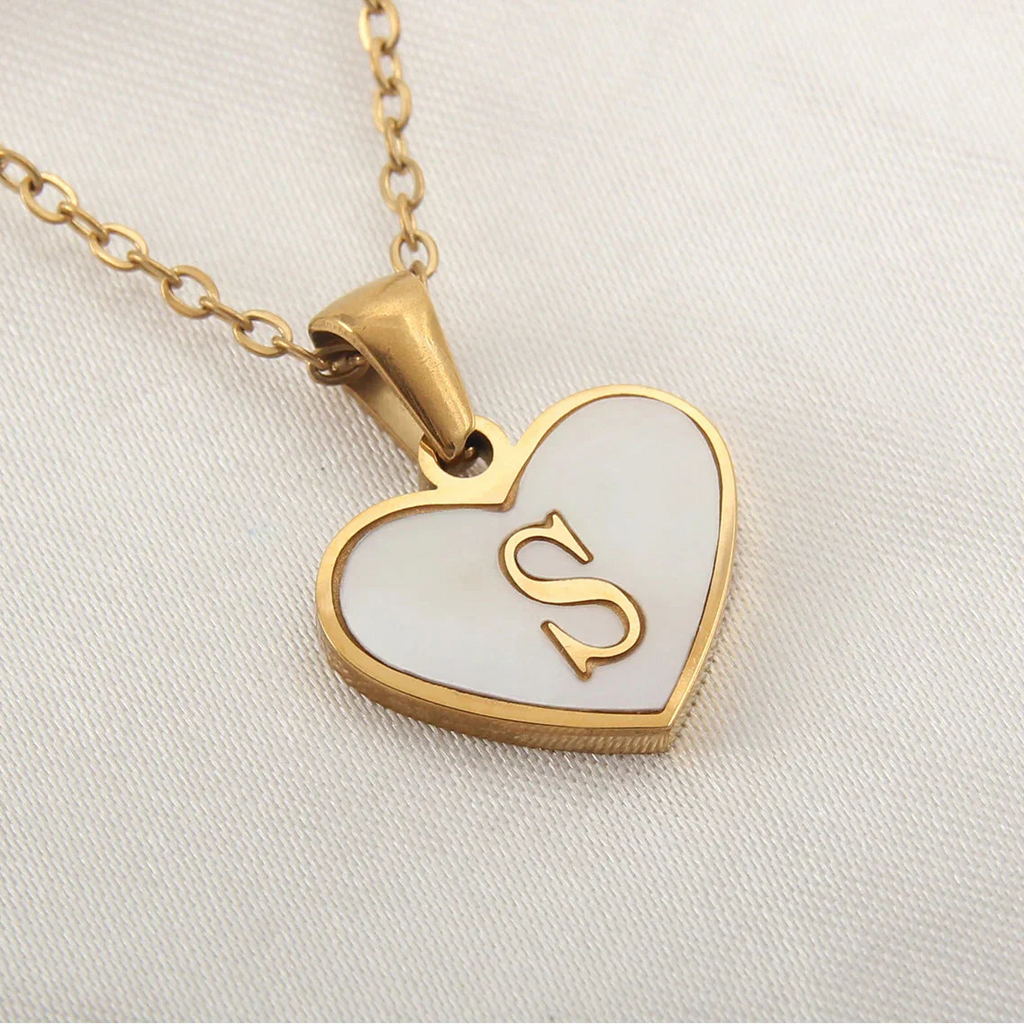 Collier avec pendentif coeur blanc initiale - lettre