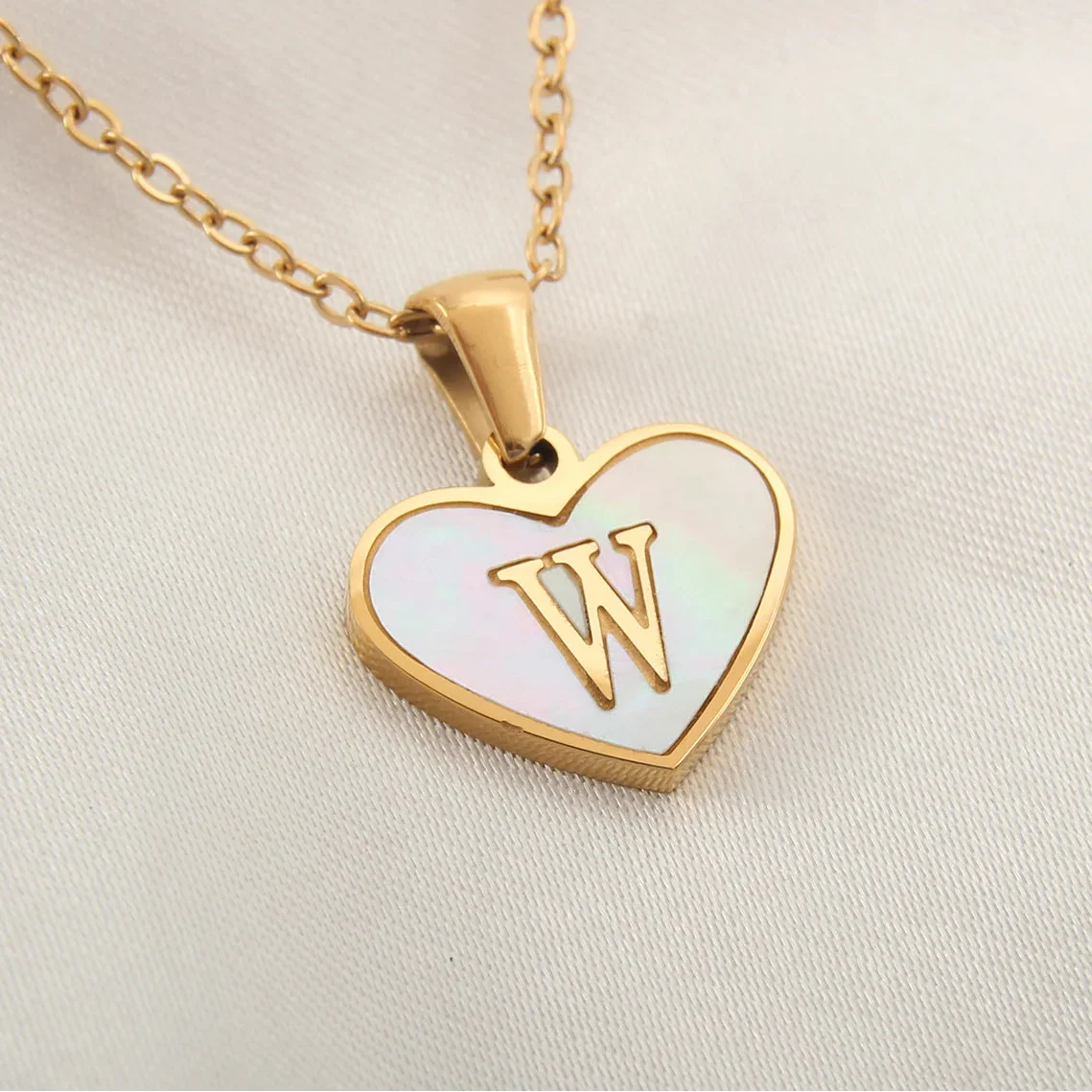 Collier avec pendentif coeur blanc initiale - lettre