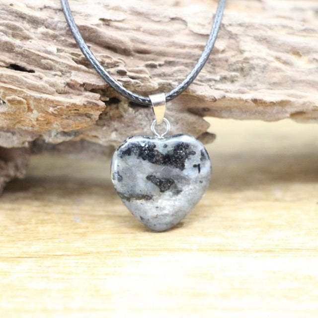 Collar con Colgante de Corazón en Piedra Ágata