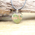 Collar con Colgante de Corazón en Piedra Ágata