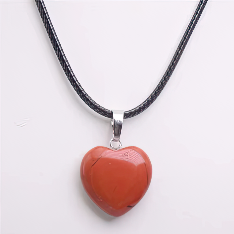 Collar con colgante de corazón de piedra natural