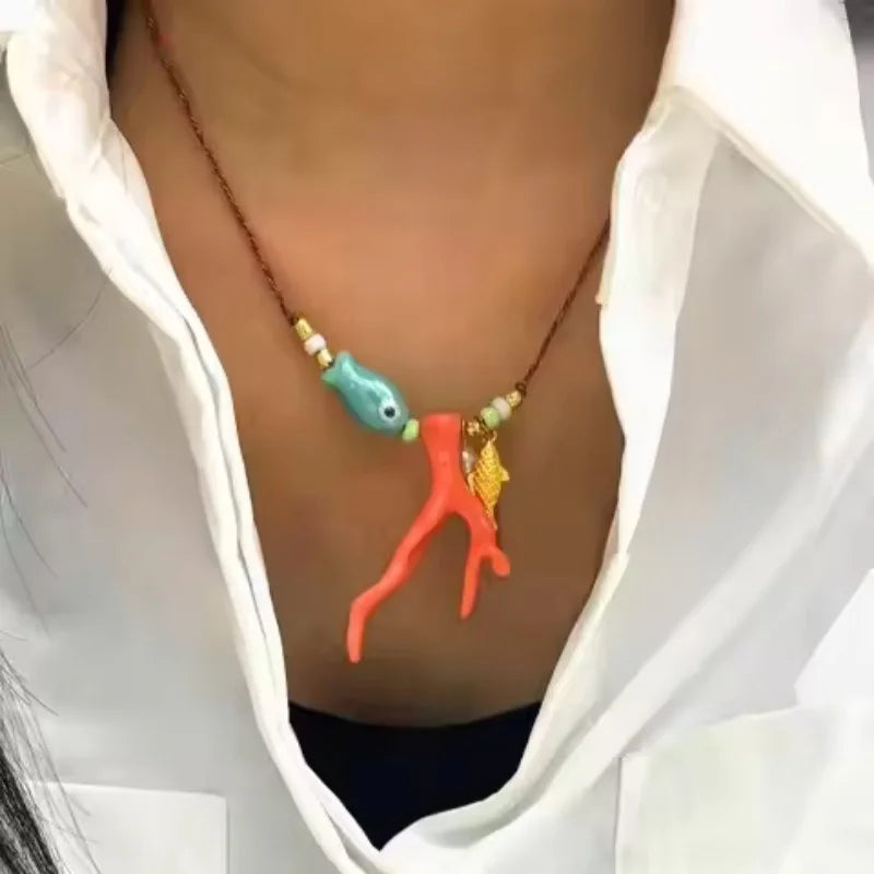 Collar con Colgante de Coral y Pez naranja