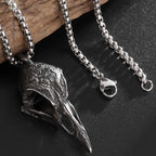 Collar con Colgante de Cuervo