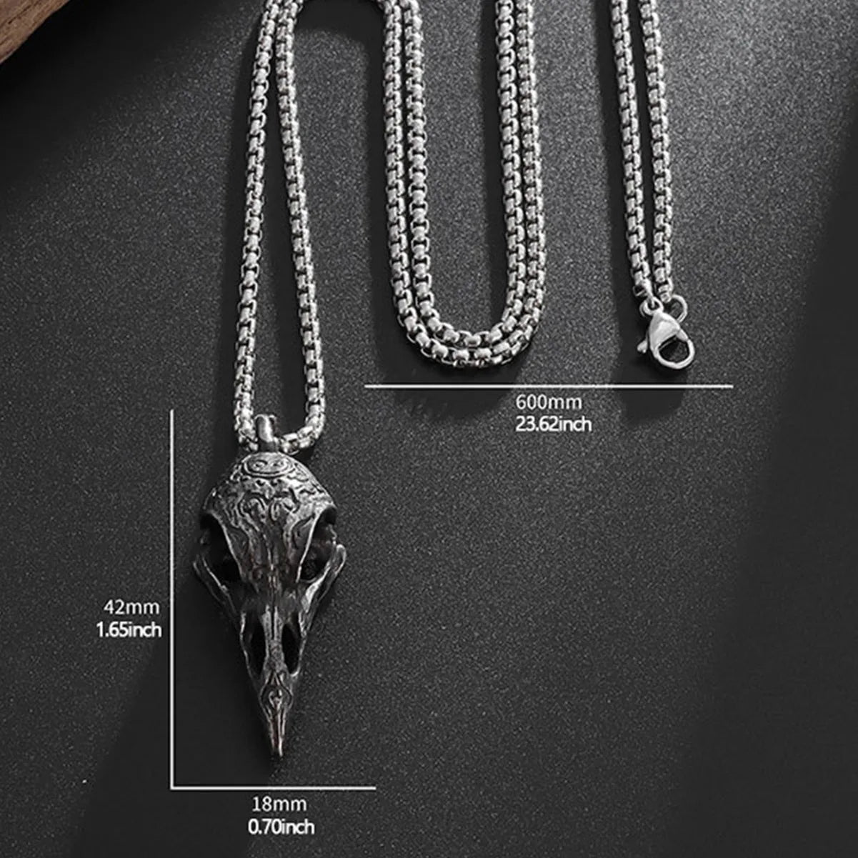 Collar con Colgante de Cuervo