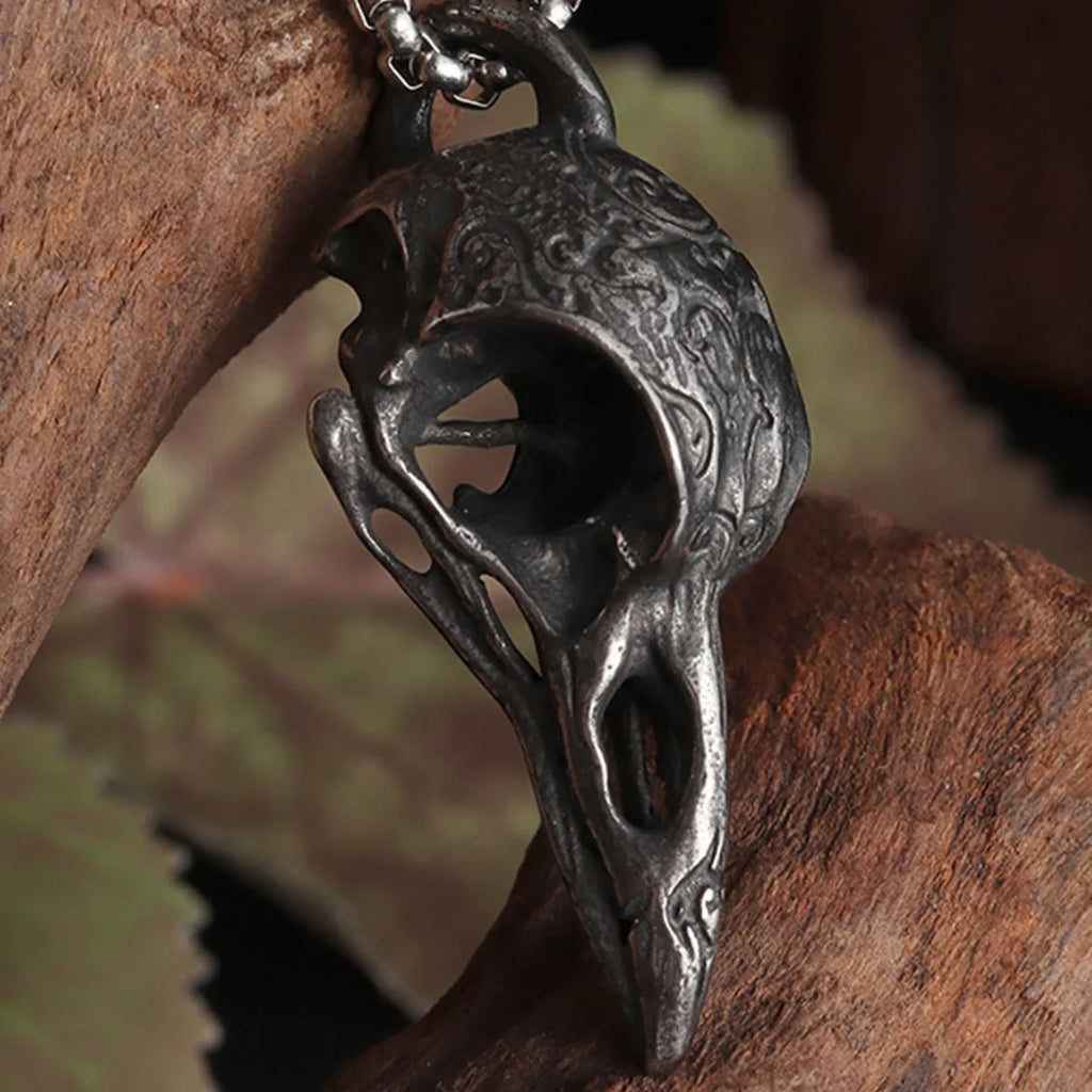 Collar con Colgante de Cuervo