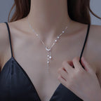 Collar con Colgante de Media Luna y Perlas