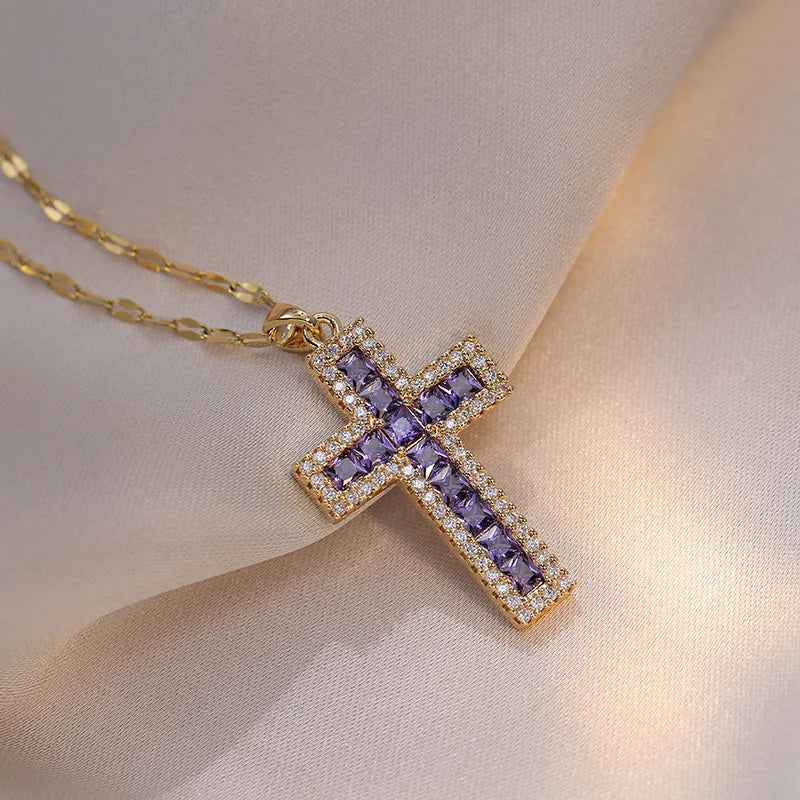 Collar con Colgante Cruz Cristiana en Circonio C