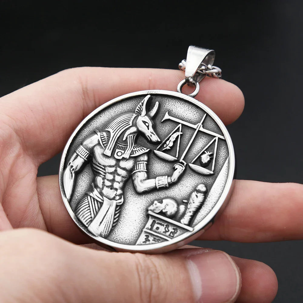 Collar con Colgante de Anubis