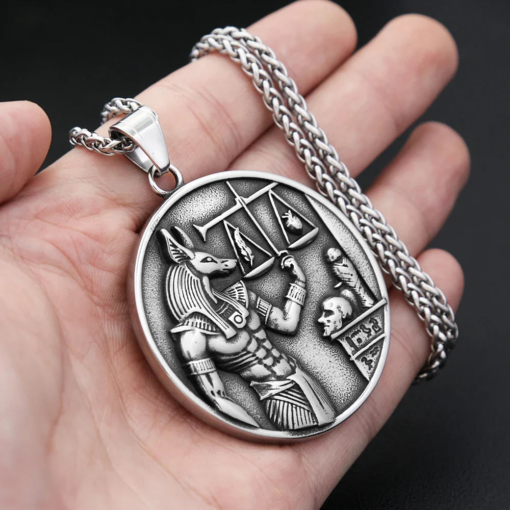 Collar con Colgante de Anubis