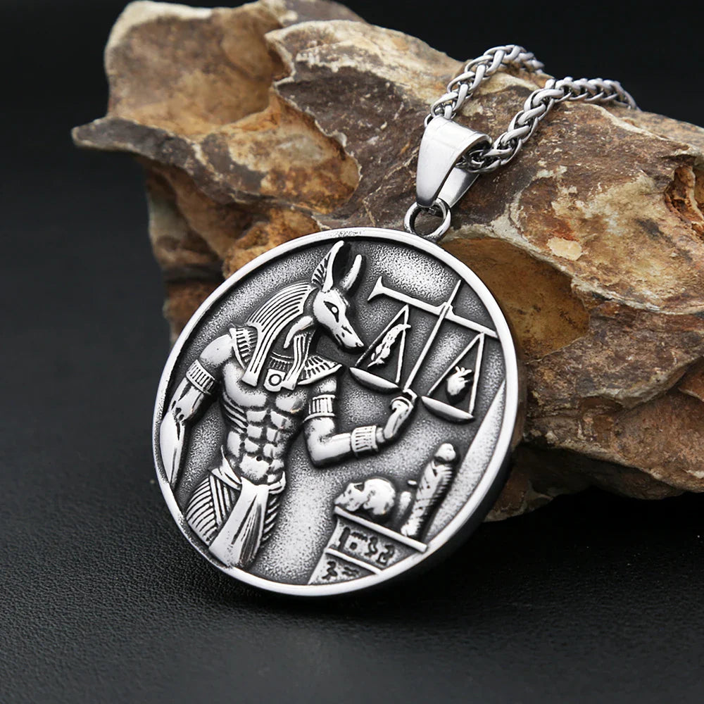 Collar con Colgante de Anubis