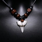 Collar con Colgante de Diente de Tiburón