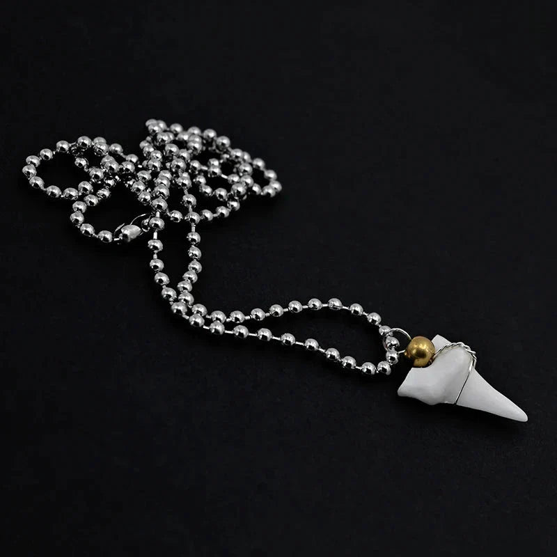 Collar con Colgante Diente de Tiburón Blanco