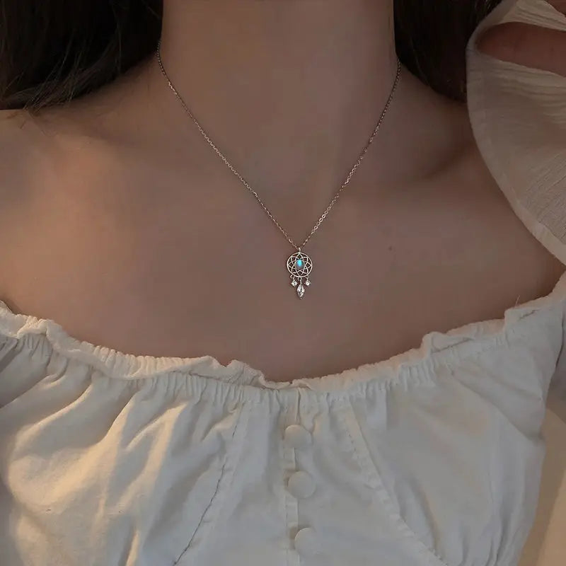 Collar con Colgante Elegante de Piedra de Luna