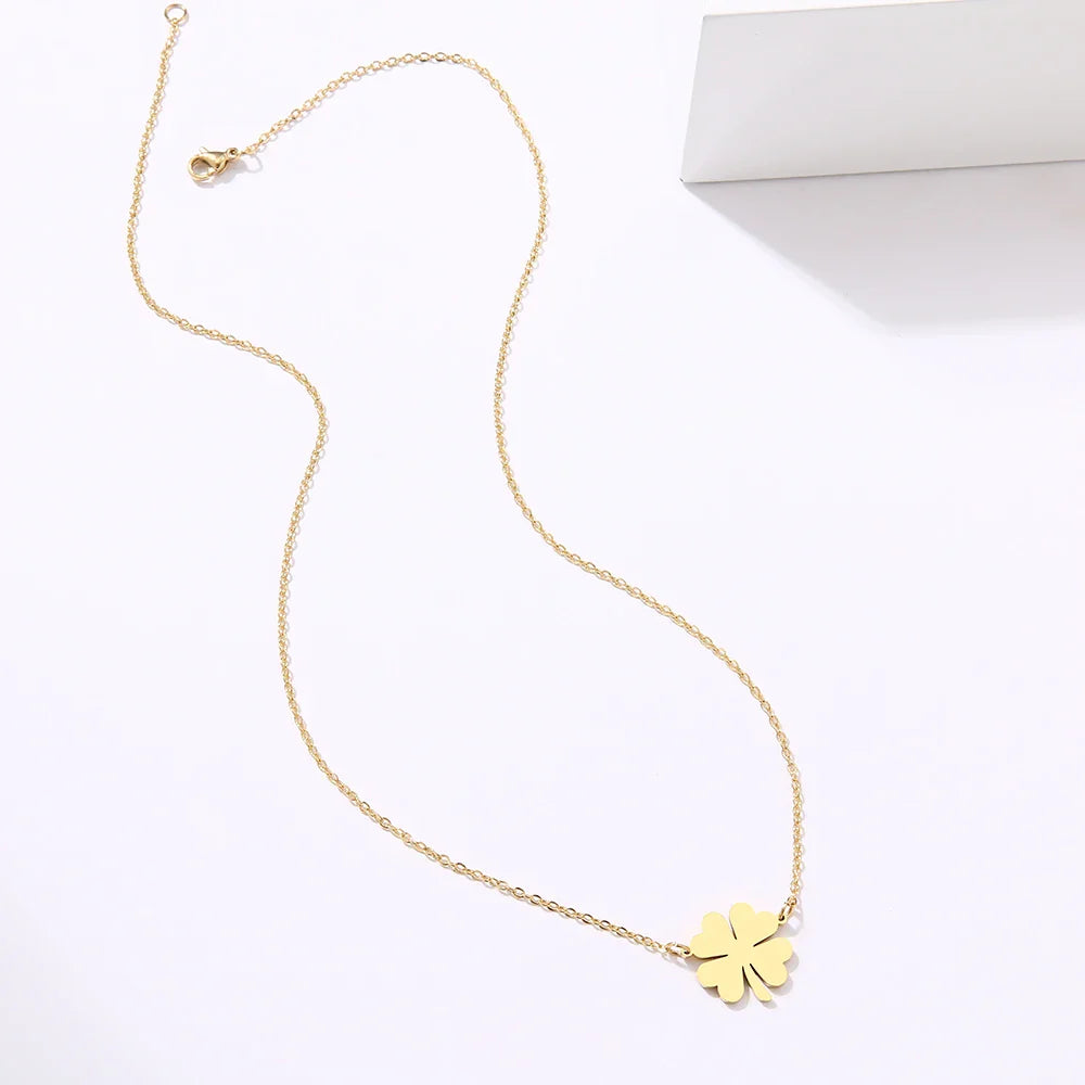 Collar con Colgante de Hoja de Trébol de la Suerte en oro