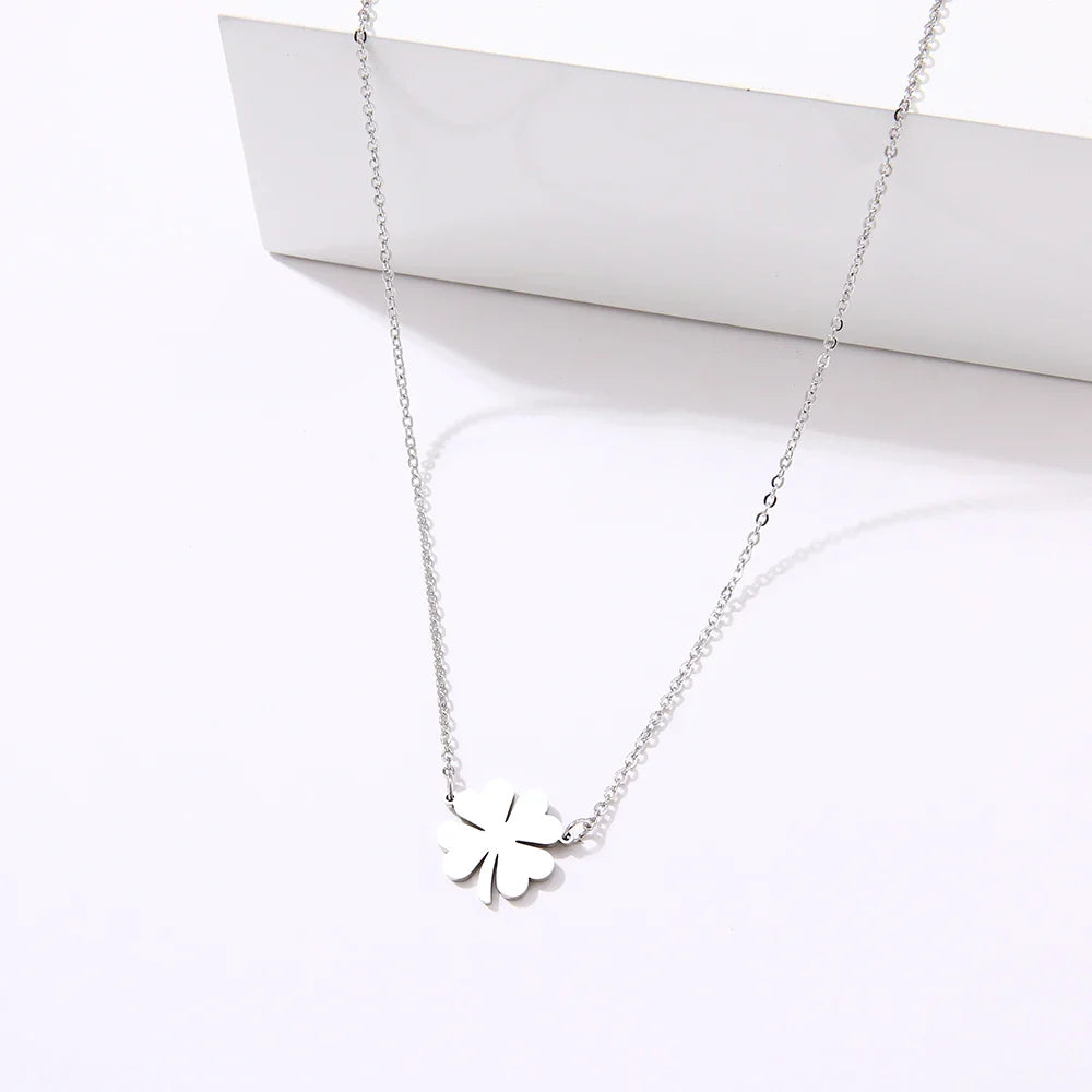 Collar con Colgante de Hoja de Trébol de la Suerte en plata