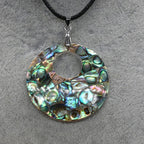 Collar de Cuero con Colgante de Nácar y Concha