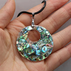 Collar de Cuero con Colgante de Nácar y Concha