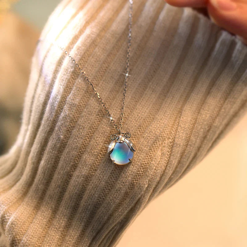 Collar con Colgante de Circonita Piedra de Luna