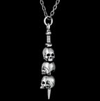 Collar con Colgante de Espada y Calaveras