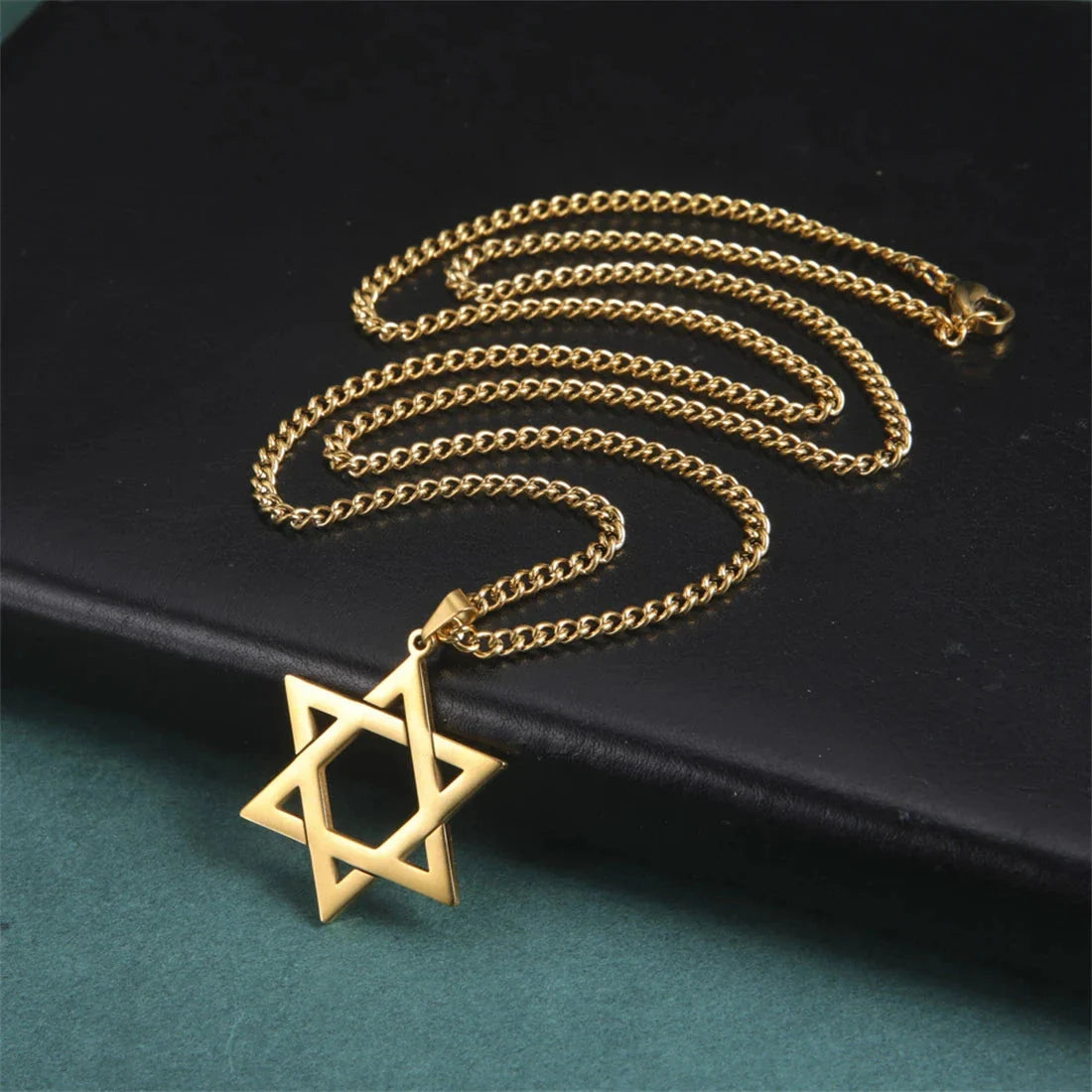 Collar con Colgante Estrella de David oro