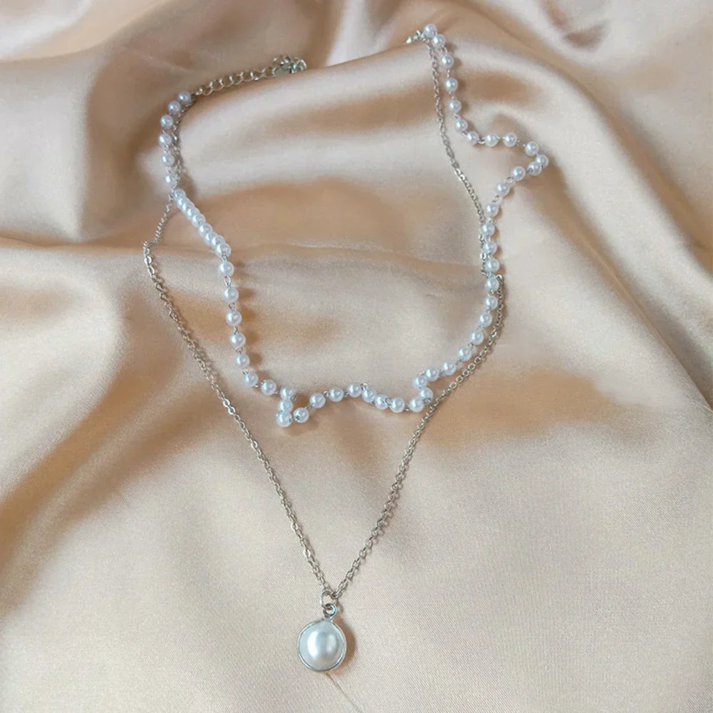 Collar con Colgante de Perlas Blancas plata